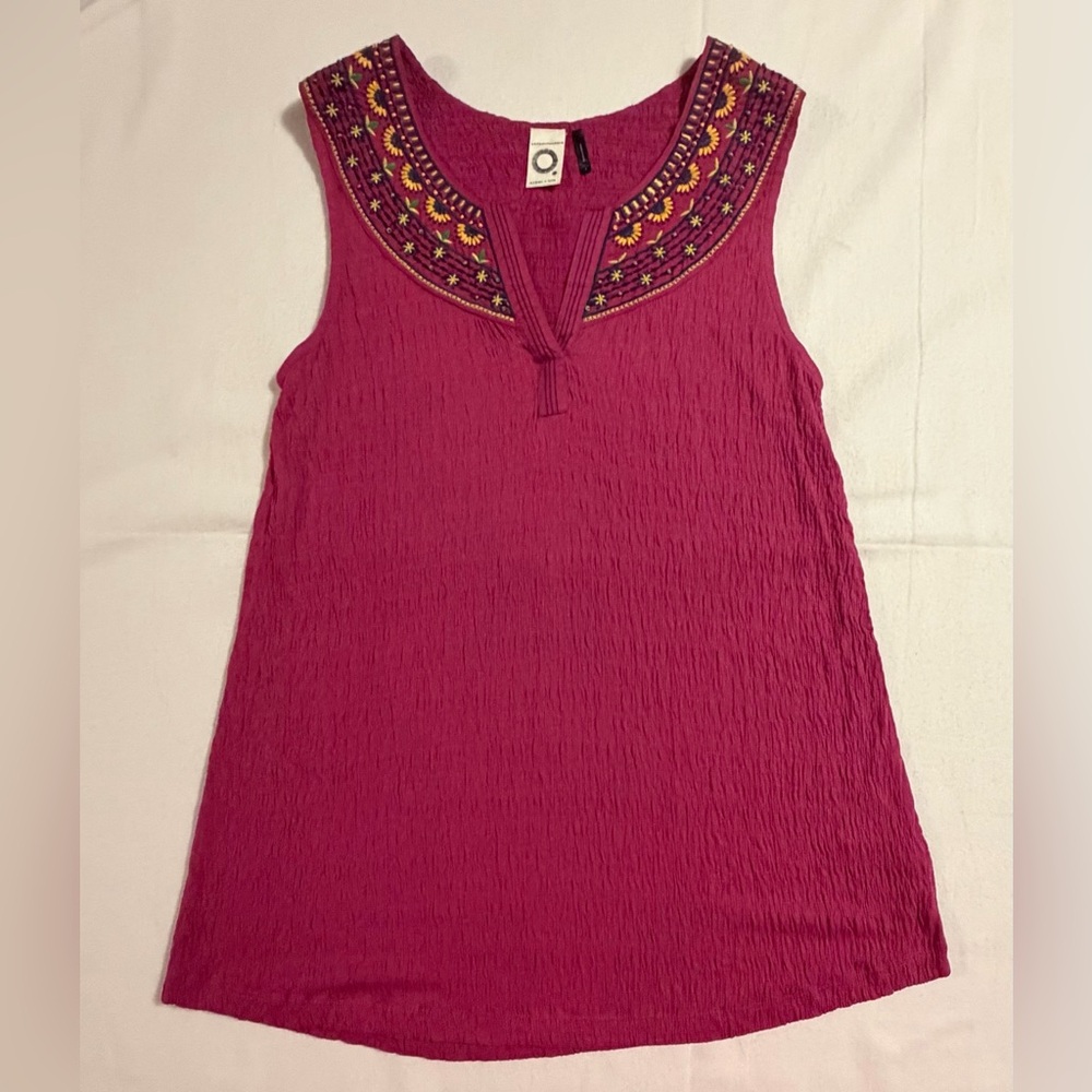 Anthropologie Akemi + Kin Magenta Pink Embroidered Beaded Crinkle Tank Top Small